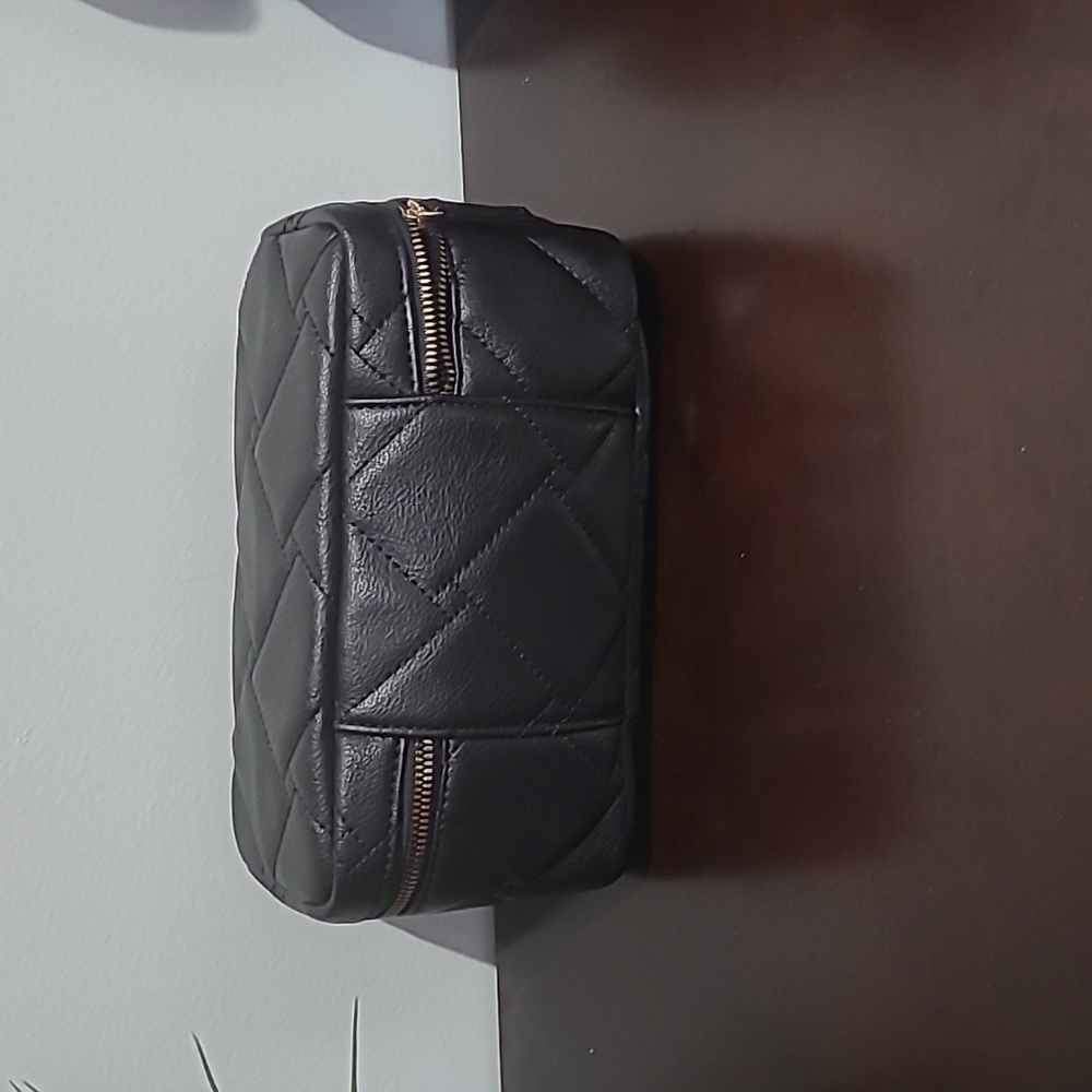Cosmetic case - Picture 2 of 3